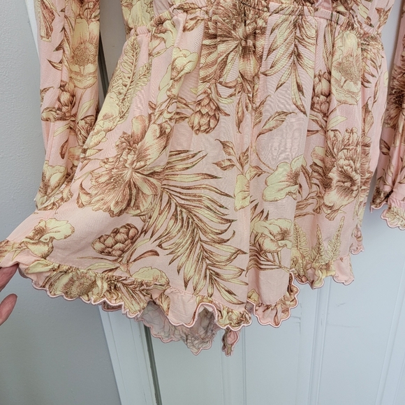 Agua Bendita By Target Women's Romantic Floral Print Bell Sleeve Romper SZ Small - Picture 6 of 15